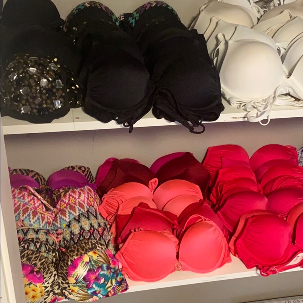 Victoria’s Secret bombshell bikini